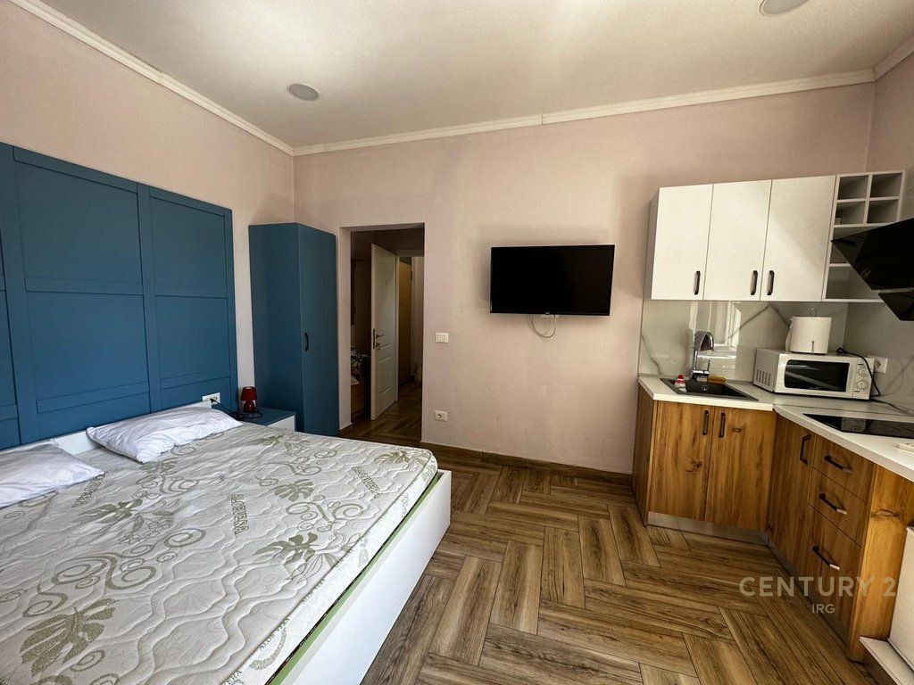 2 garsoniere per shitje prane Stadiumit Dinamo