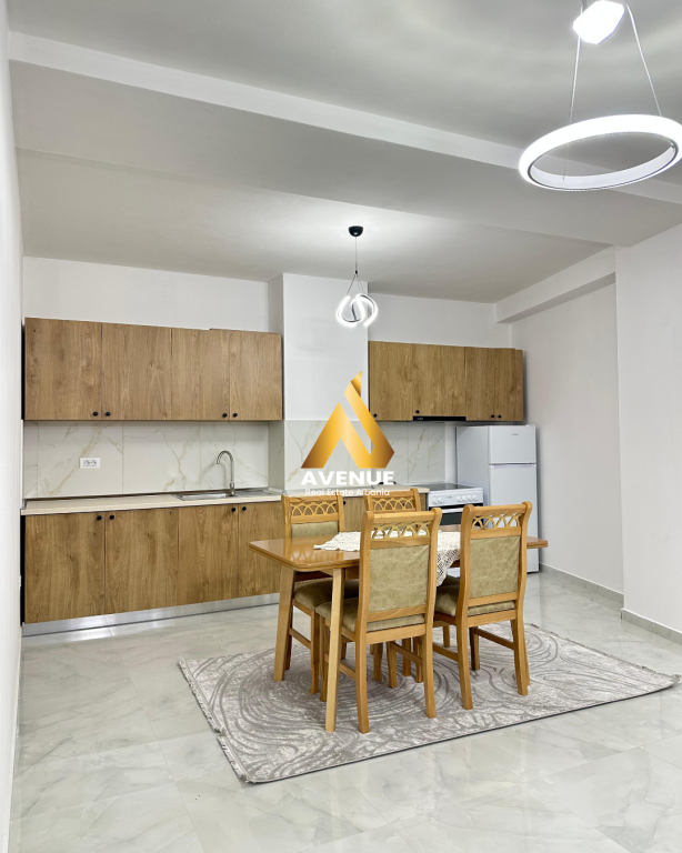 AFFITTASI APPARTAMENTO 2+1+2 COMPLESSO JOLLA, ASTIR, TIRANA