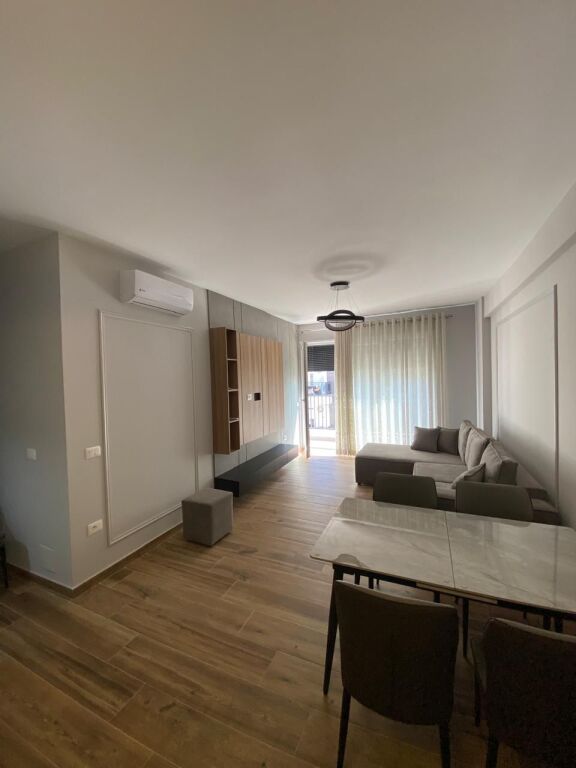 Jepet me qira apartament 1+1