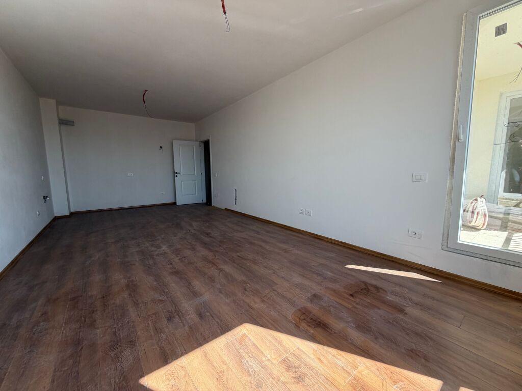 Shitet Apartament 2+1 Ekonomik, Kamez