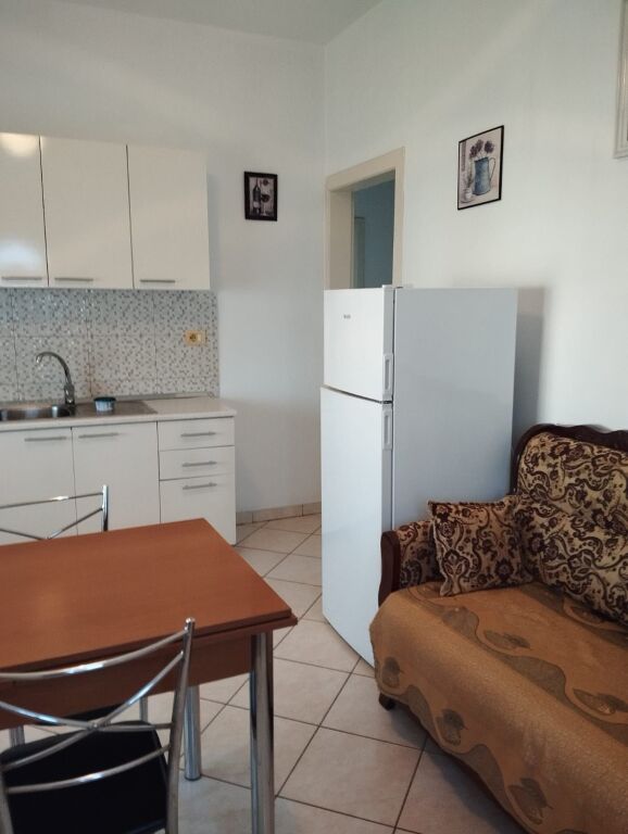 Qera | Shtëpi private 1 + 1 | Laprakë | 350 €/muaj