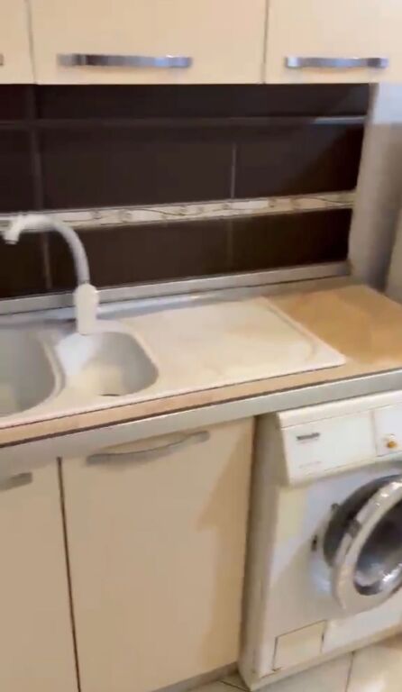 Garsoniere/Bodrum me qera ne Bllok , kafe Roma 26,000 leke   