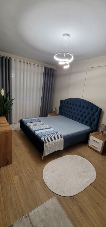 Jept me qira 2+1+2 , kristal center komuna a e parisit