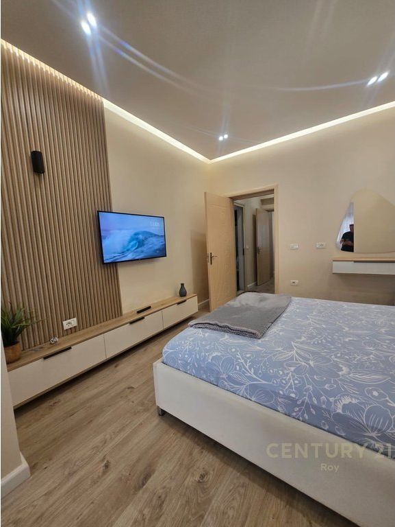 SHITET GARZONJERE ME VEREANDE NE PLAZH HEKURULLA VETEM 50M LARG PLAZHIT !!!