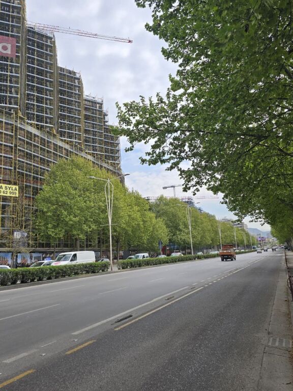 🏢 Shitet Apartament 2+1 – Zogu i Zi (Colonnade)