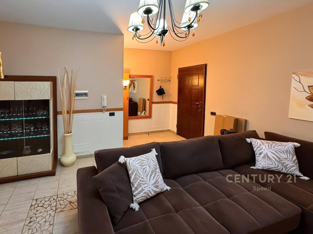 Japim me qira apartament 1+1 në zonën e Myslym Shyrit!