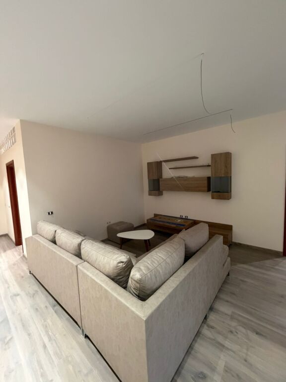 Qera | Apartament 3 + 1 | Pazari i Ri | 1400 €/muaj