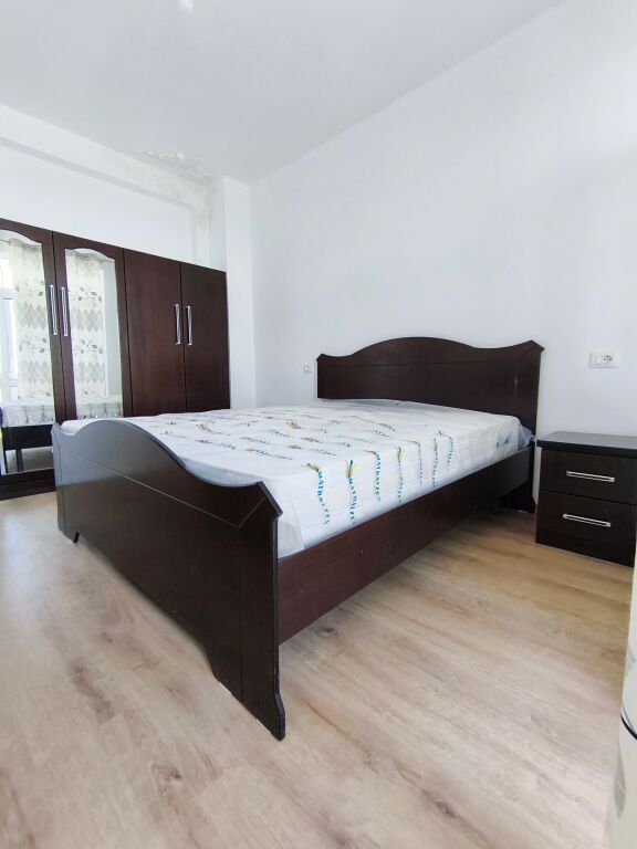 🏡 Apartament 1+1 me pamje deti &amp; porti – Stacioni i Trenit, Durrës