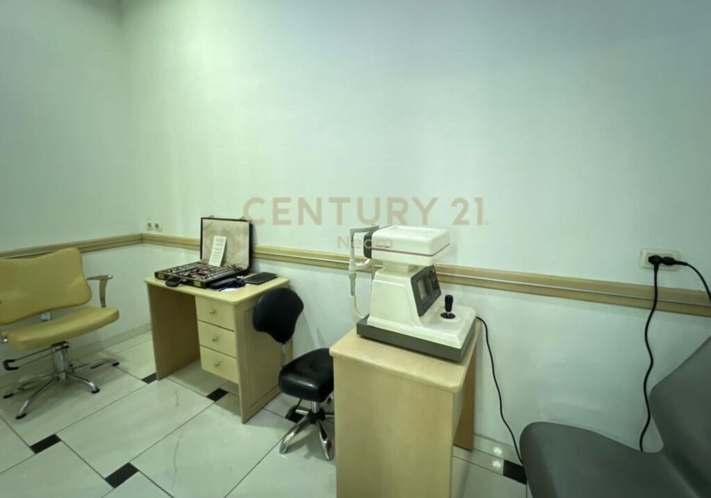 Ambjent Komercial me Qera