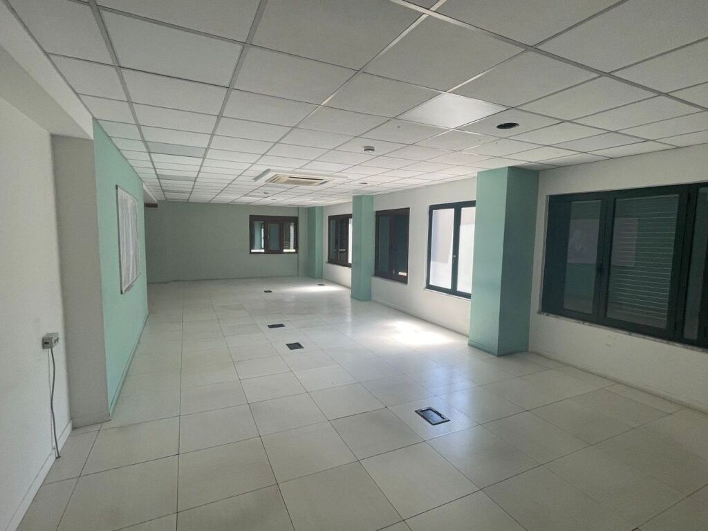 🏢 Jepet me qira njësi komerciale përballë Delijorgjit