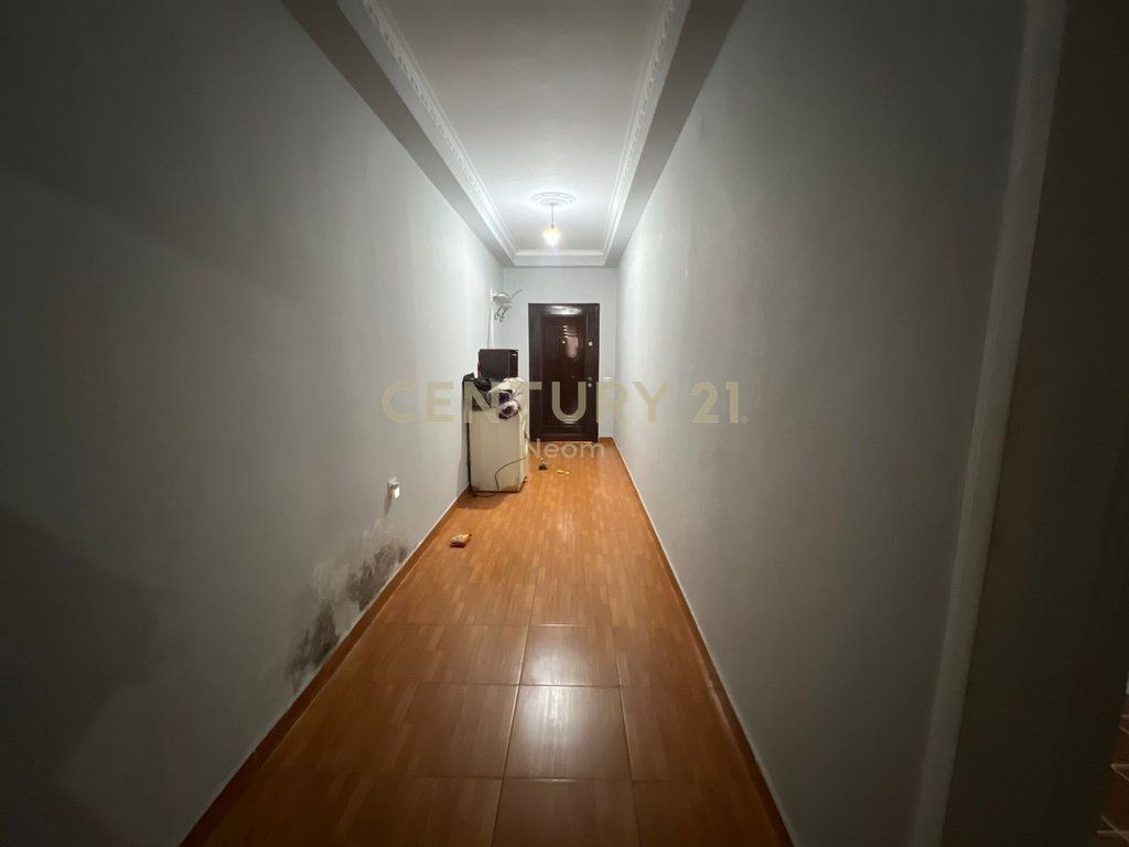 Shitet apartament 2+1 në zonën e Siri Kodrës.