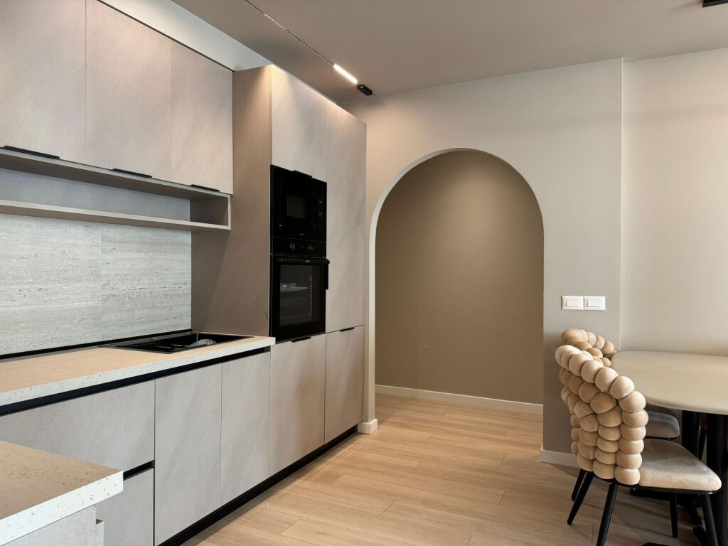 Komuna e Parisit  tek Lulishtja 2+1+2 / 99 m2