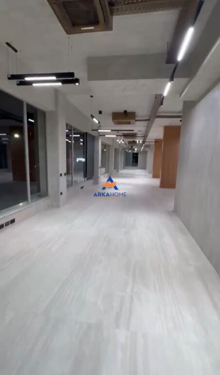 LOCALE COMMERCIALE IN VENDITA 428M2 "VICINO A SQUARE 21" PREZZO SU RICHIESTA
