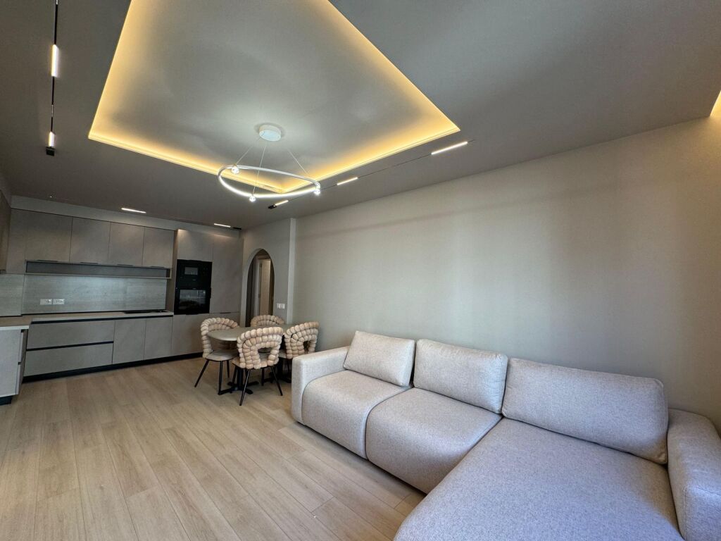 Komuna e Parisit  tek Lulishtja 2+1+2 / 99 m2