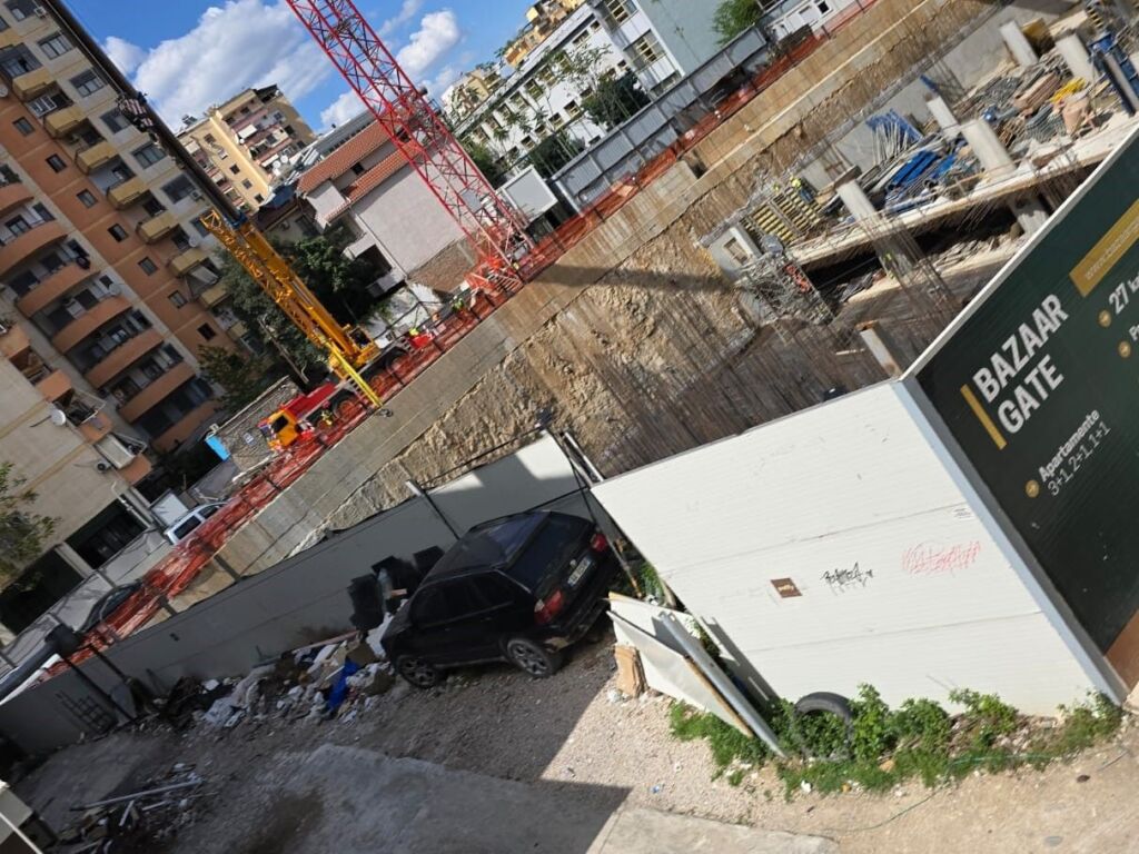 OKAZION Bazaar gate Apartment 1+1 ne shitje ne qender te Tiranes