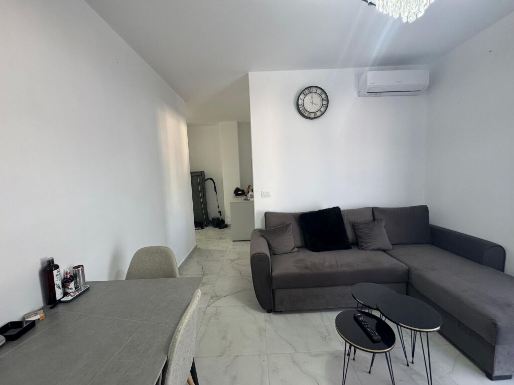 Shitet Apartament 1+1 Golem