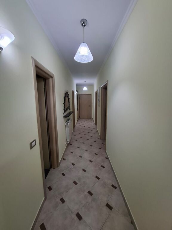 Jepet me Qera Apartament 2+1+2 Ne Plazh Hekurudha