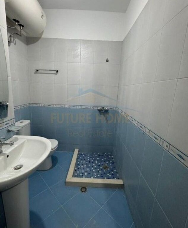 Shitet, apartament 2+1+2, Rruga "Shefqet Kuka" Fresku