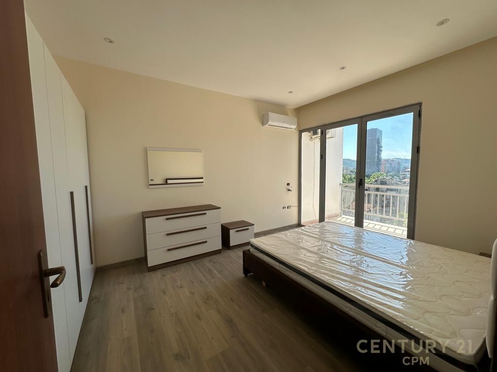 Affitto, Appartamento 3+1+2 Vicino al Liceo Ismail Qemali