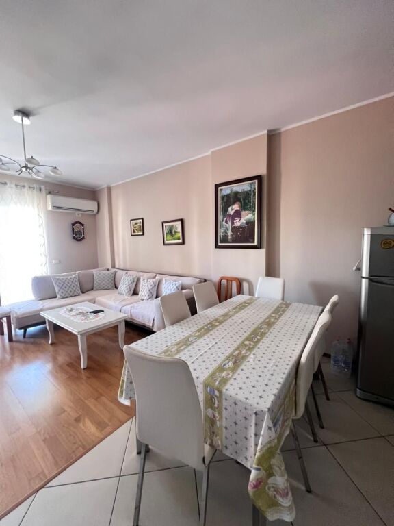 JEPET ME QERA APARTAMENT 2+1+2 PRANE MARKET KAZAZI, DURRES