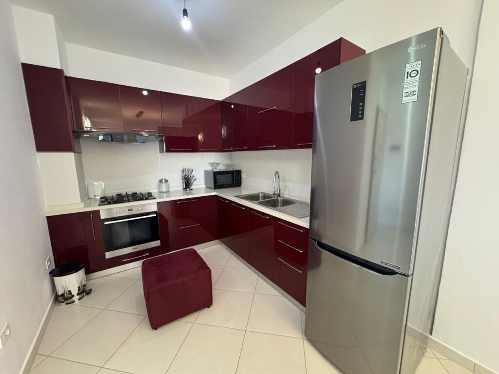 Shitet apartament 2+1+  1garazhd ,me pamje fantastike nga deti