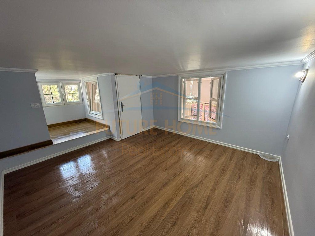 Shitet,Duplex, Rruga "Shefqet Kuka", Fresk​