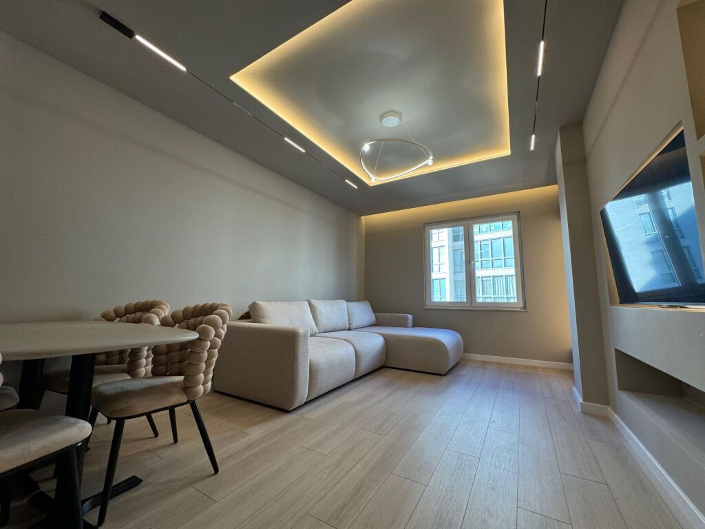 Komuna e Parisit  tek Lulishtja 2+1+2 / 99 m2