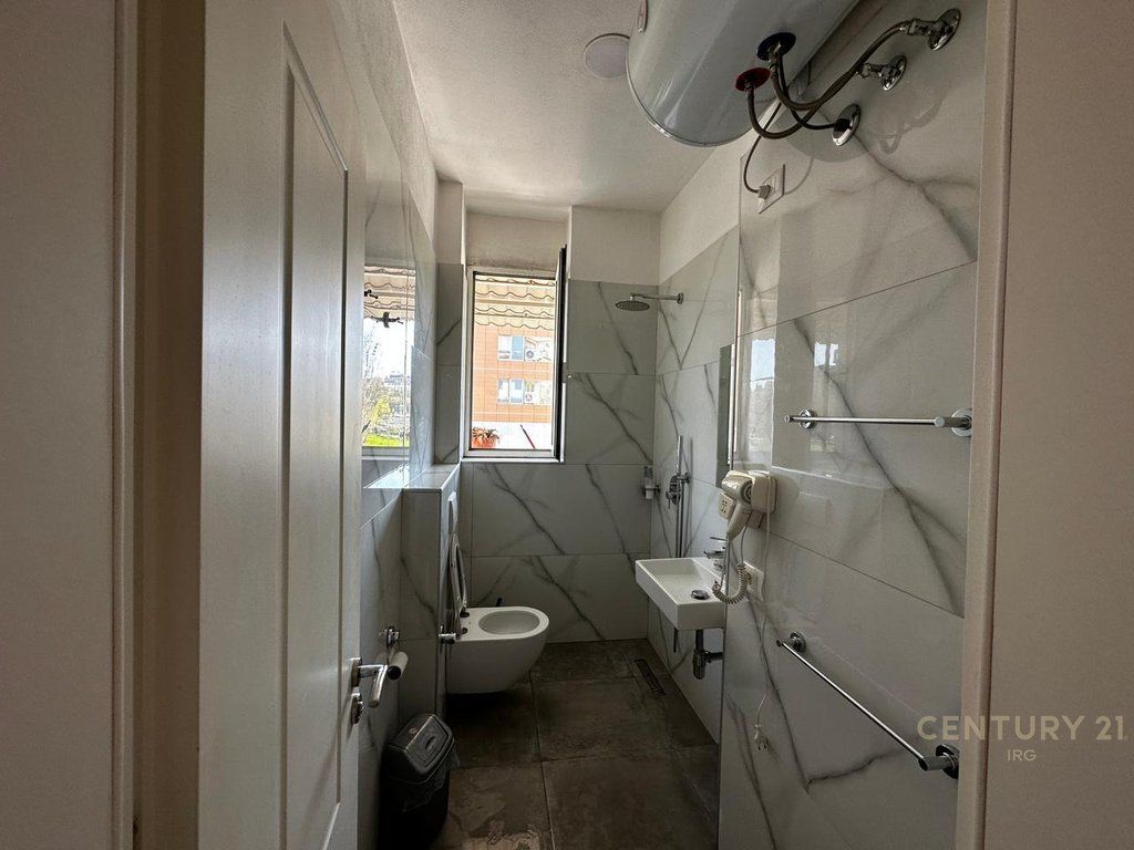 2 garsoniere per shitje prane Stadiumit Dinamo