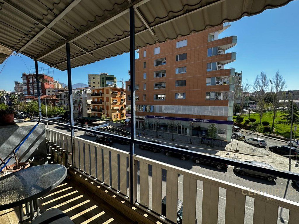 2 garsoniere per shitje prane Stadiumit Dinamo