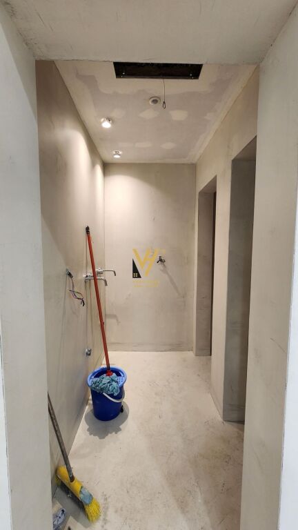 JEPET AMBIENT BIZNESI 150 M2 ME QERA TE RRUGA E KAVAJES 1.500 EURO