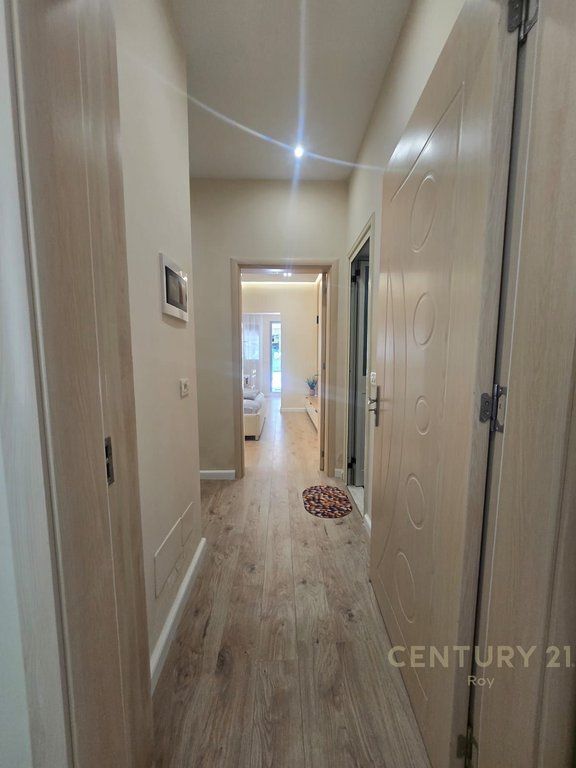 SHITET GARZONJERE ME VEREANDE NE PLAZH HEKURULLA VETEM 50M LARG PLAZHIT !!!