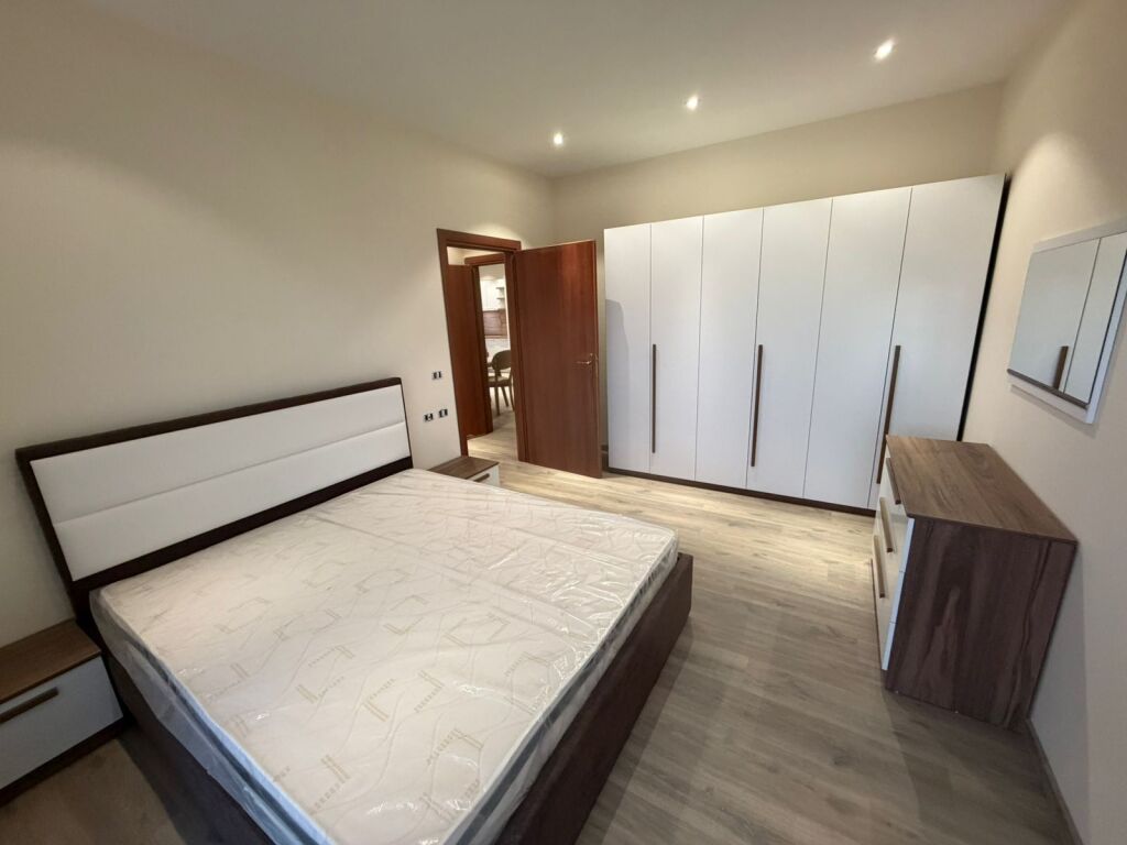 Qera | Apartament 3 + 1 | Pazari i Ri | 1400 €/muaj