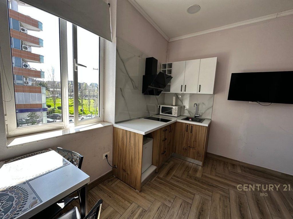 2 garsoniere per shitje prane Stadiumit Dinamo