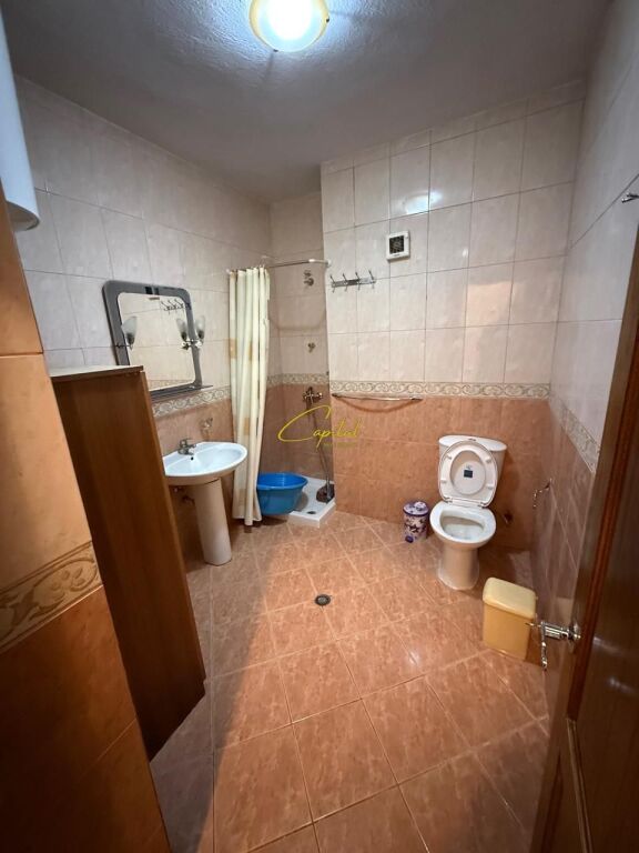 ZYRE ME QIRA 150 M2 ISH EKSPOZITA 120.000 LEKE