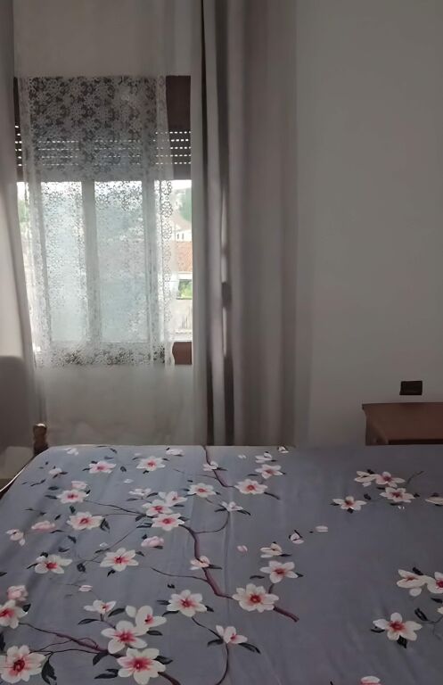 Apartament 1+1 me qira – Laprakë, Rruga Llazar Shapatini !