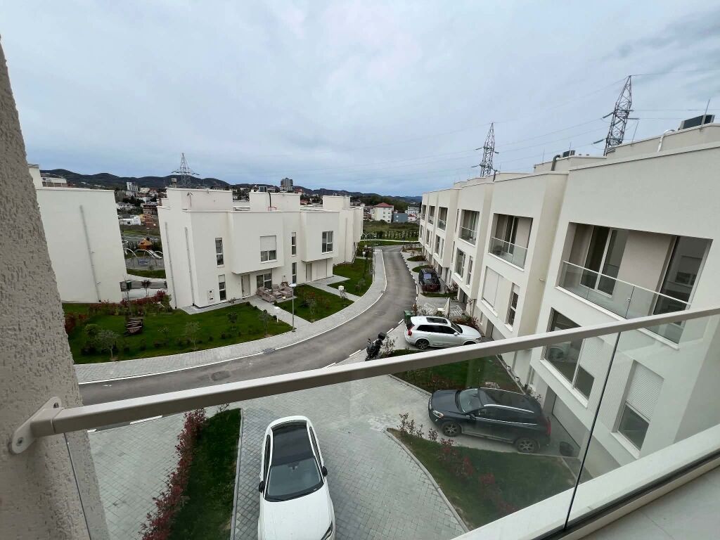 JEPET ME QERA VILA - Kompleksi ABA, Tirane