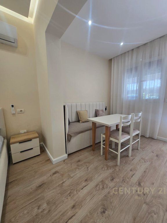 SHITET GARZONJERE ME VEREANDE NE PLAZH HEKURULLA VETEM 50M LARG PLAZHIT !!!