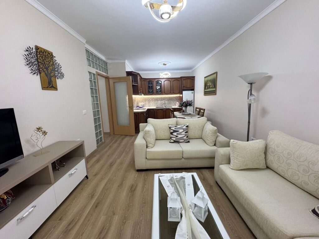 Shitet Apartament 1+1