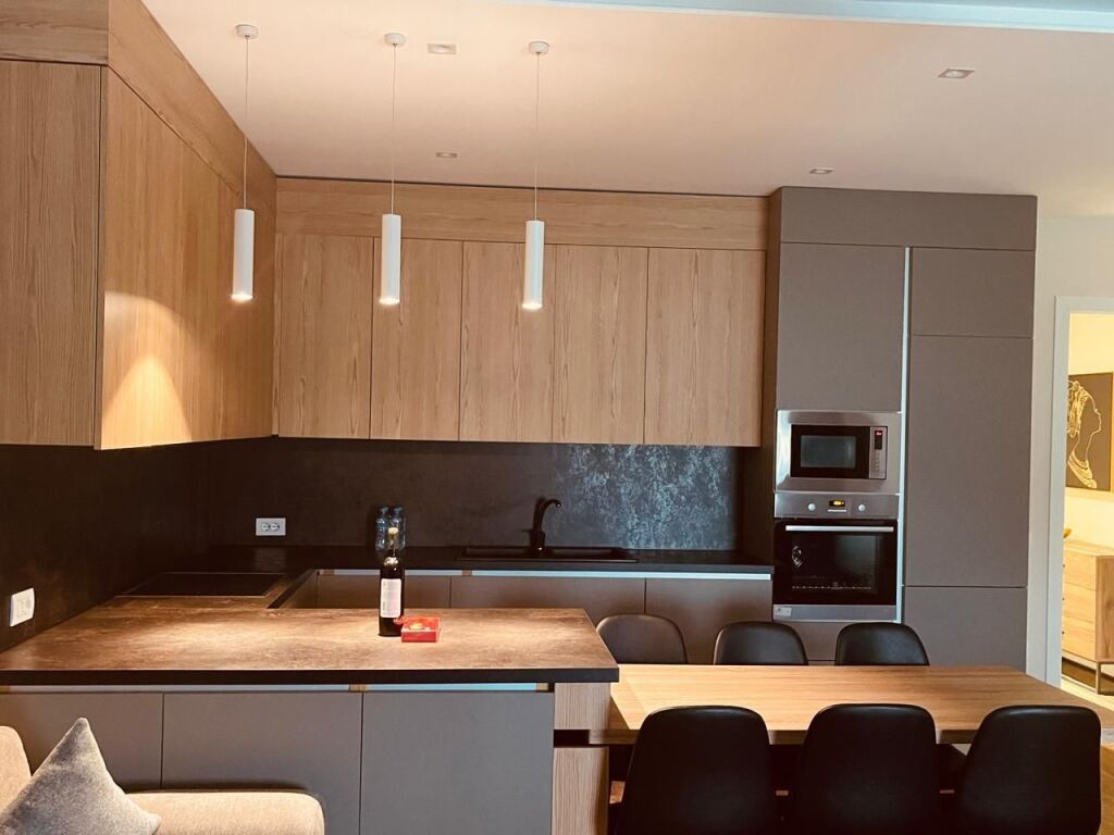 Qira, Vile, Liqeni i Farkes