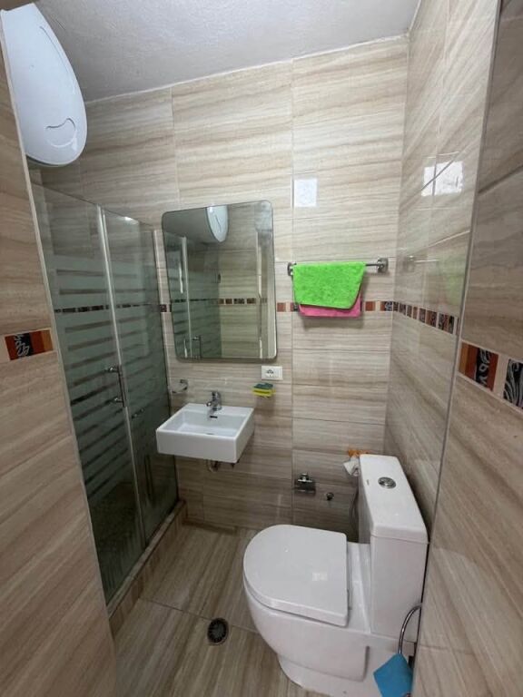 AMBIENT BIZNESI 100M ME QERA - 21-DHJETORI TIRANE