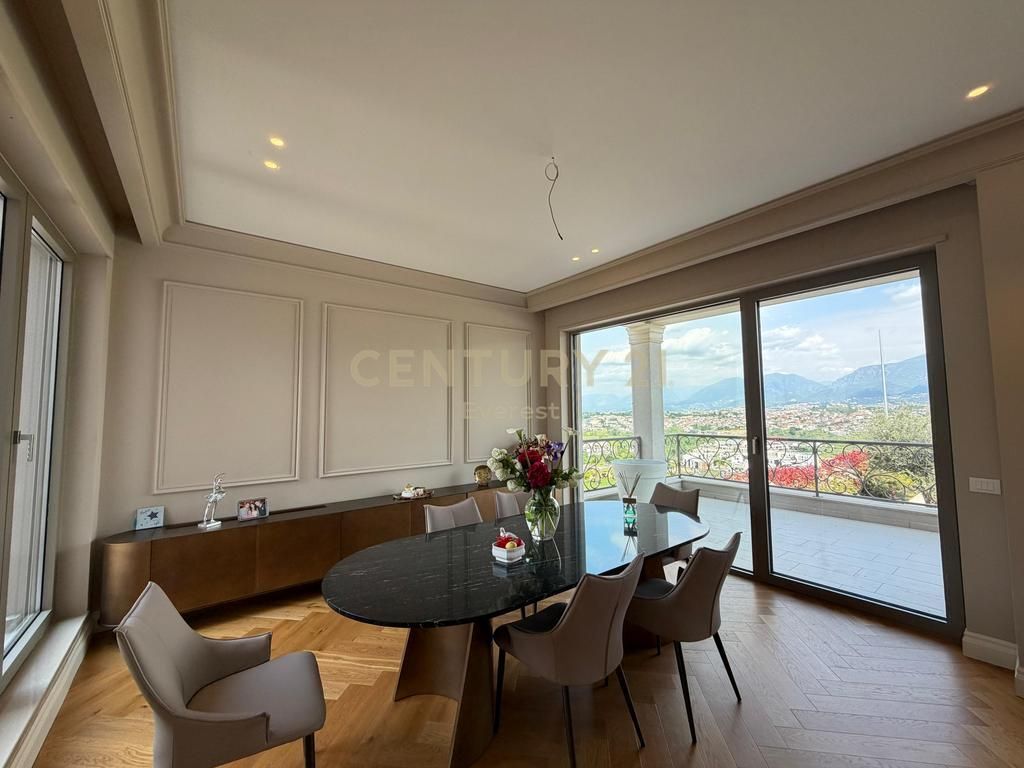 MJULL-BATHORE – Vilë 3-katëshe me pishinë për qira