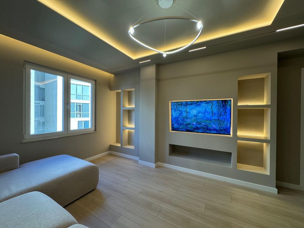 Komuna e Parisit  tek Lulishtja 2+1+2 / 99 m2