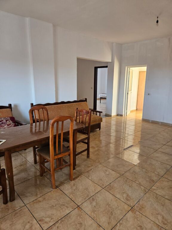 Apartament i bollshëm 3+1 me qira – Zonë e qetë, Ura e Dajlanit