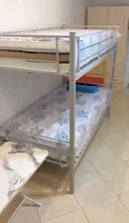 Garsoniere/Bodrum me qera ne Bllok , kafe Roma 26,000 leke   