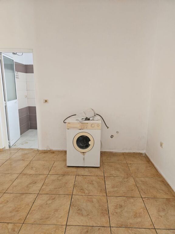 Apartament i bollshëm 3+1 me qira – Zonë e qetë, Ura e Dajlanit
