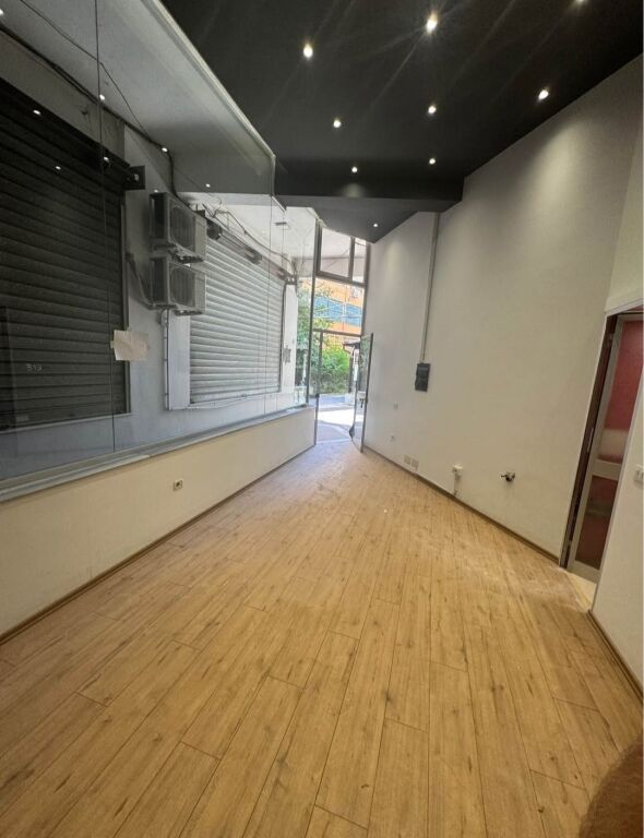 Negozio in Affitto, Via Barrikadave, Tirana