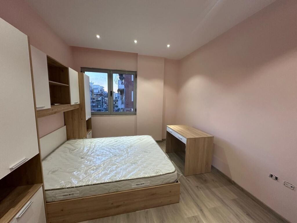 🏢Tek Shkolla e Mesme “Ismail Qemali” jepet me qera apartament 3+1+2,i mobiluar.1,400Euro (i diskutueshem)