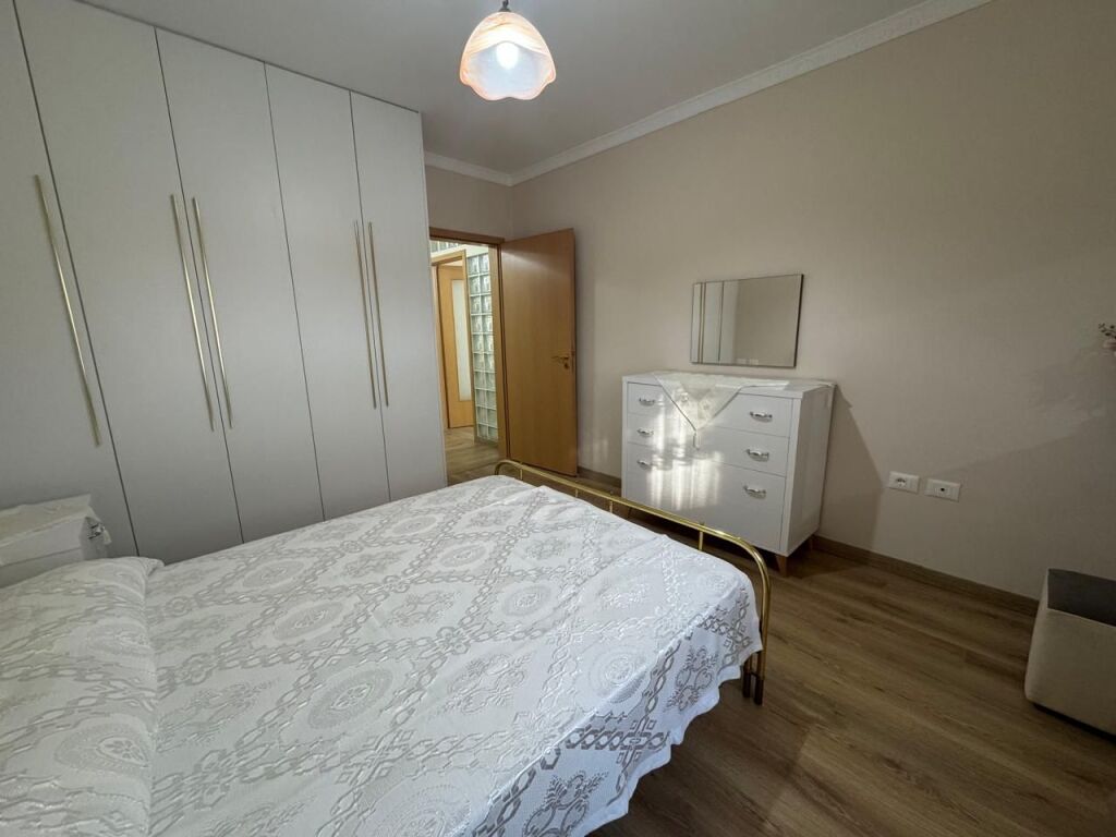 Shitet Apartament 1+1