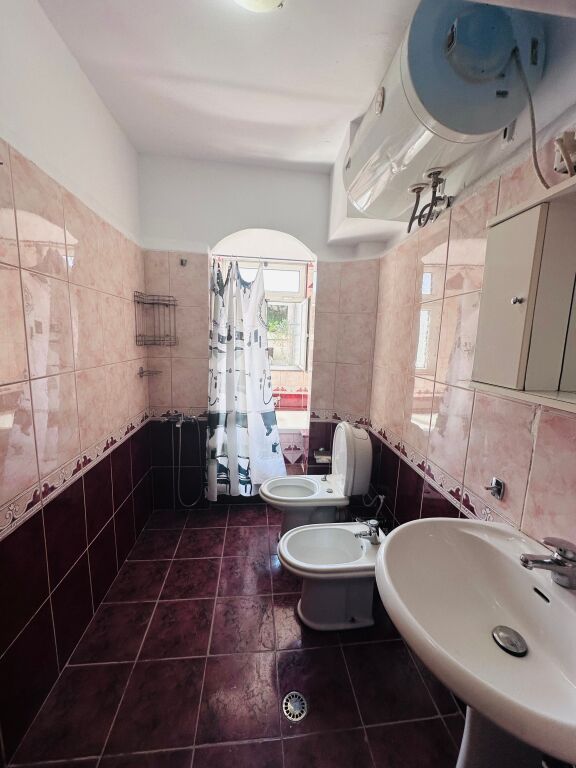 Jepet Me Qera Apartament 2+1+1 Ballkon