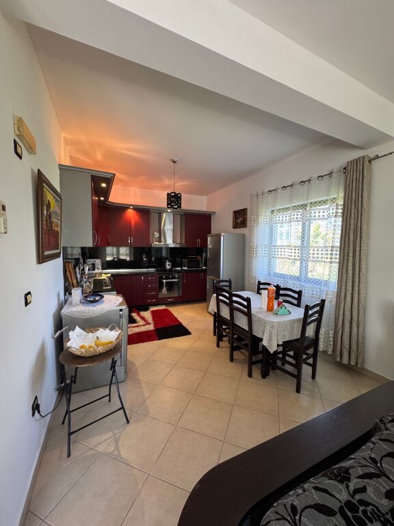 Jepet me Qira hyrje ne shtepi private